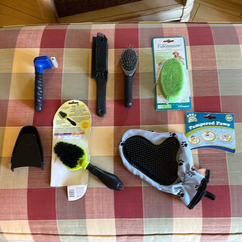 Small dog deshedding tools